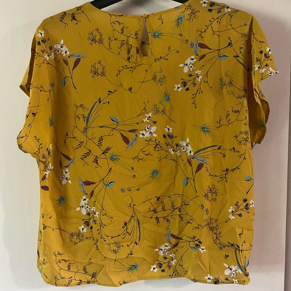 Yellow Flutter Sleeve Boxy Blouse - Picture 5 of 8